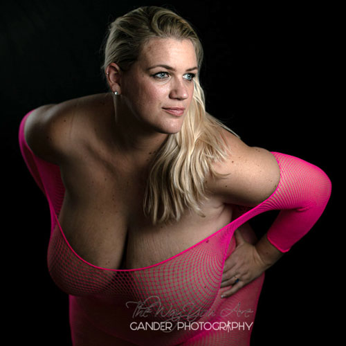 Linzi plus size model